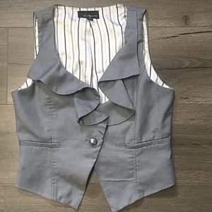 Twenty one- Gray ruffle vest